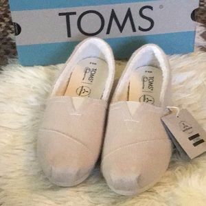 Tom’s Natural reprieve faux shearling alpargata